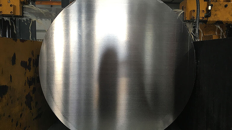 Figura 2: Inconel 718 con 350 mm de diámetro, cortada por la cinta de sierra de alto rendimiento FUTURA® 718