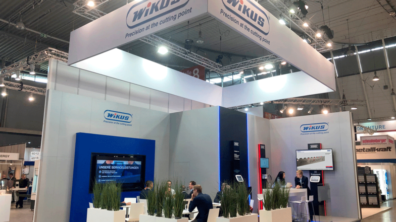 At the trade fair booth, WIKUS experts exchanged ideas with visitors about the sawing tools and digital services of Europe’s largest saw band manufacturer – and how they can pave the way for metalworking’s success in the future.
